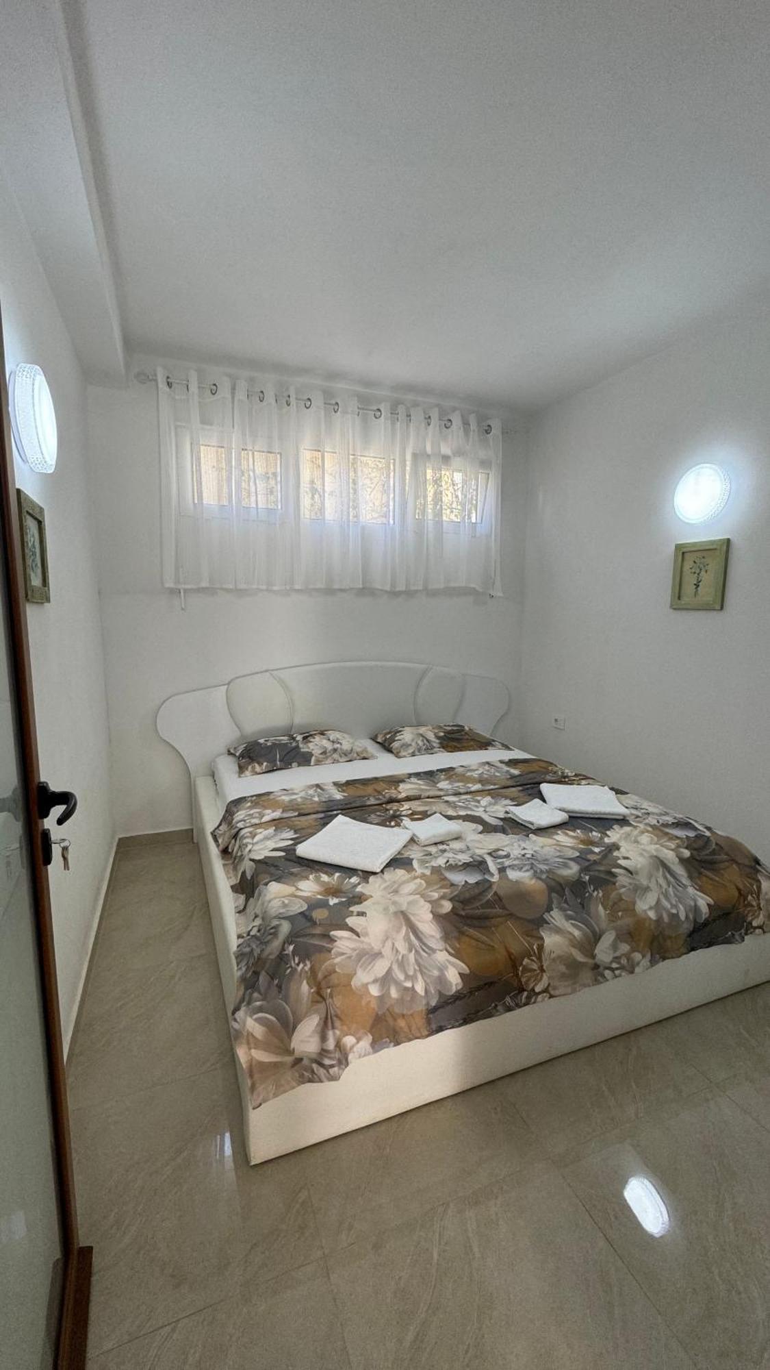 Harasta Lux Apartment *