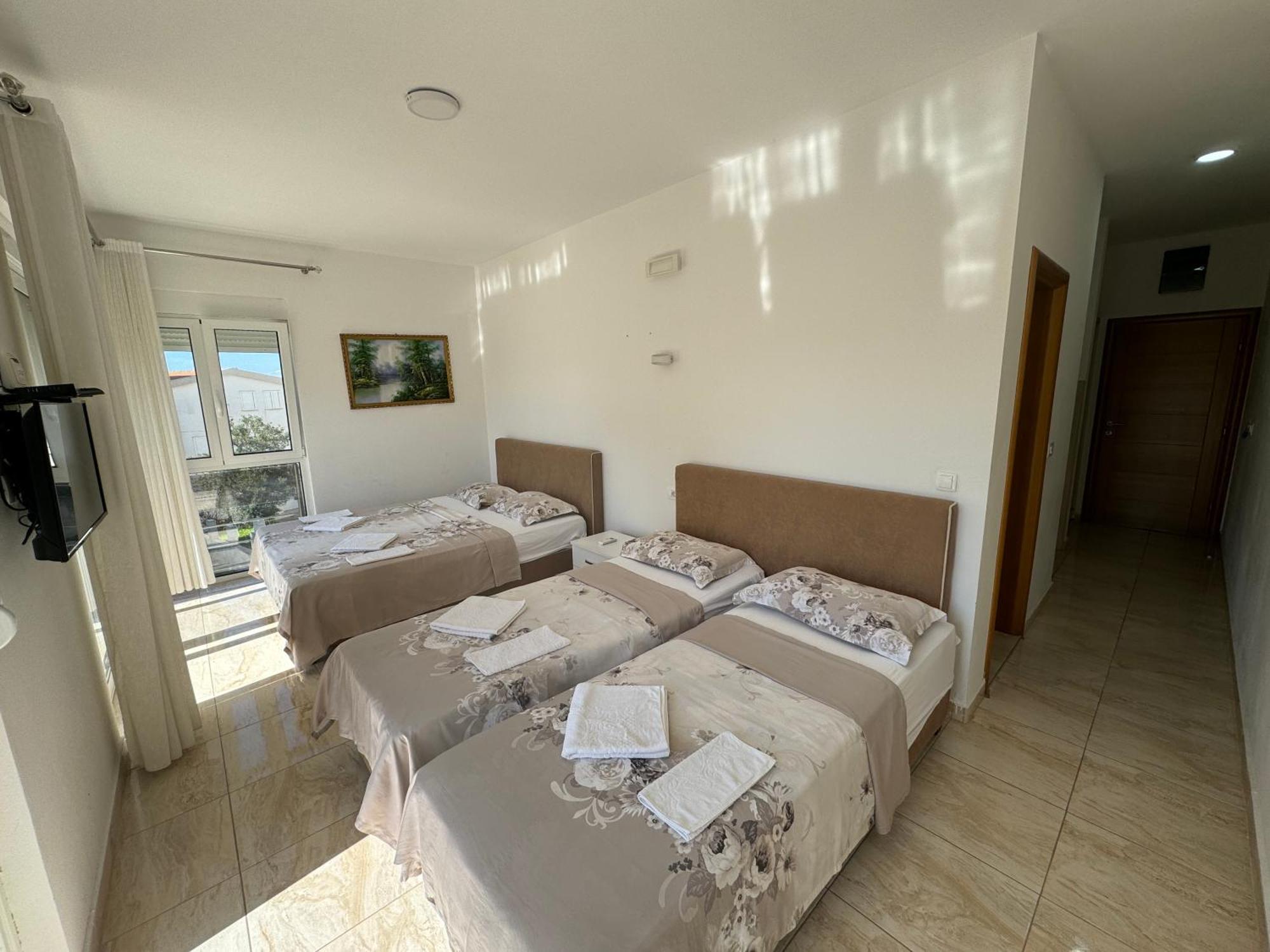 Apartment Harasta Lux *
