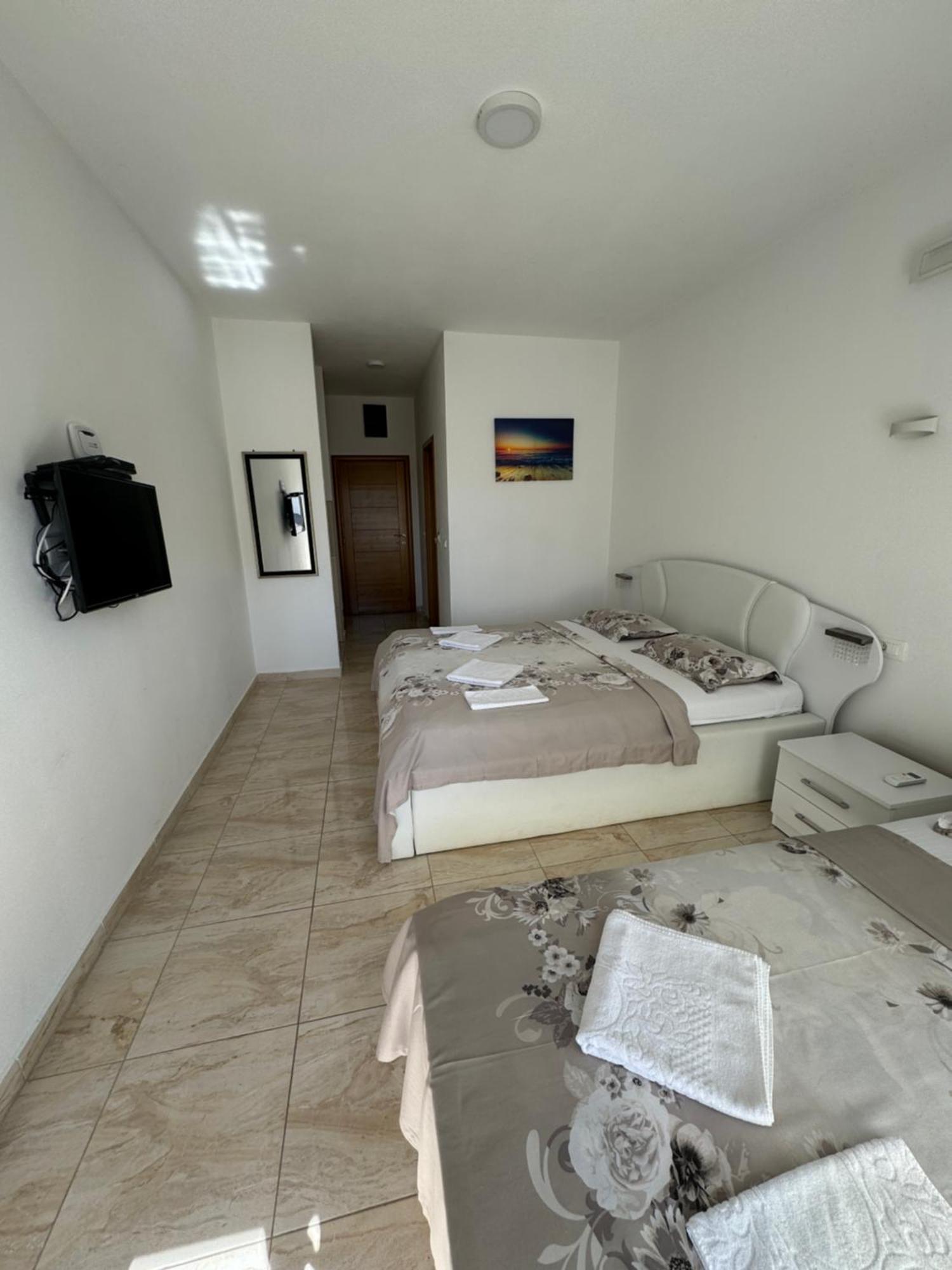 Harasta Lux Apartment Bar
