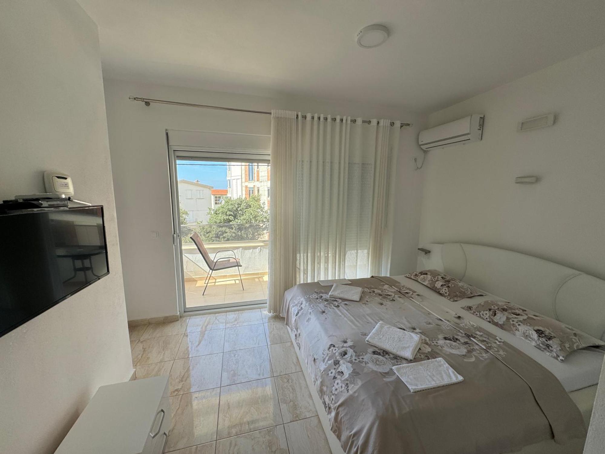 Harasta Lux Apartment Bar