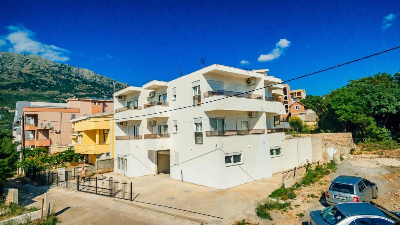 Harasta Lux Apartment Bar