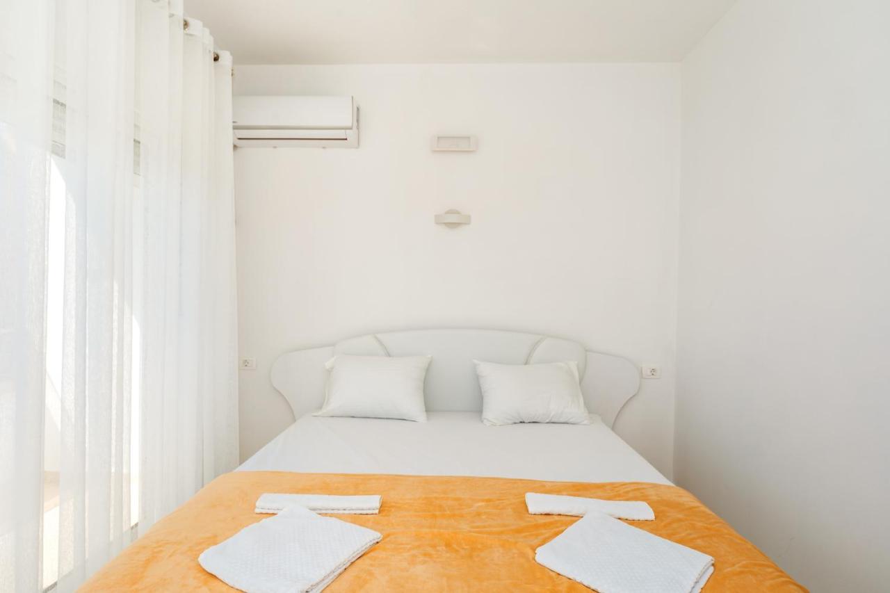 Apartment Harasta Lux
