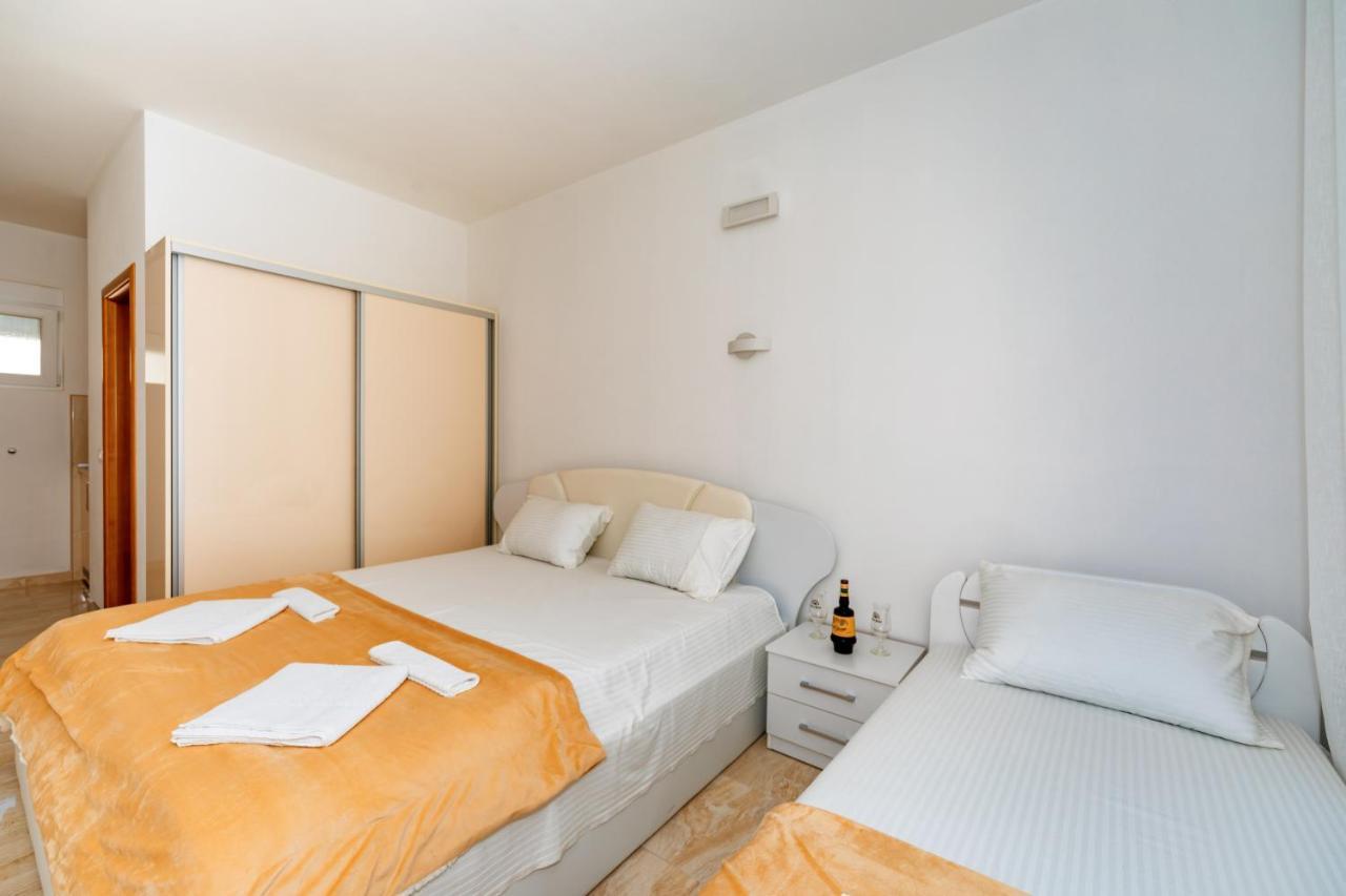 Apartment Harasta Lux