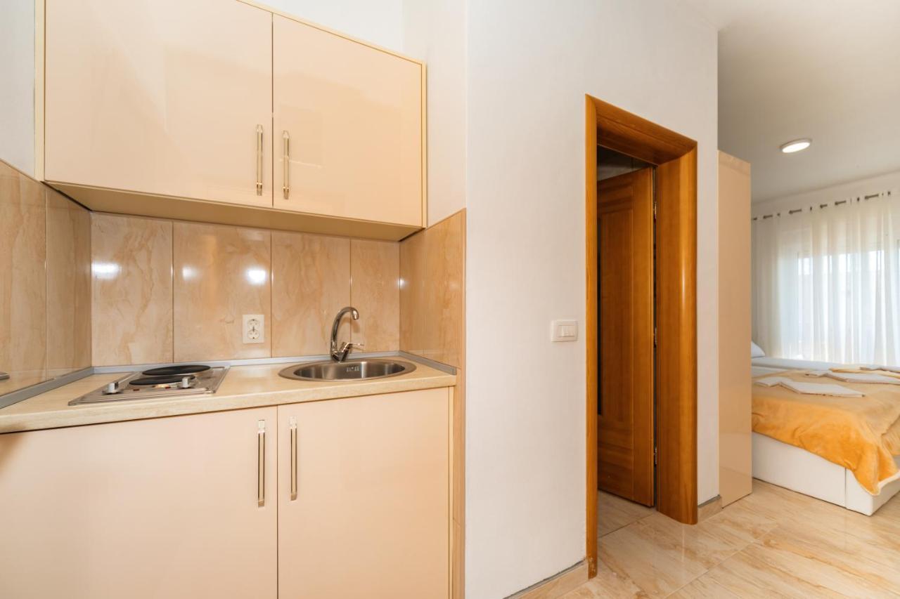 Harasta Lux Apartment Bar