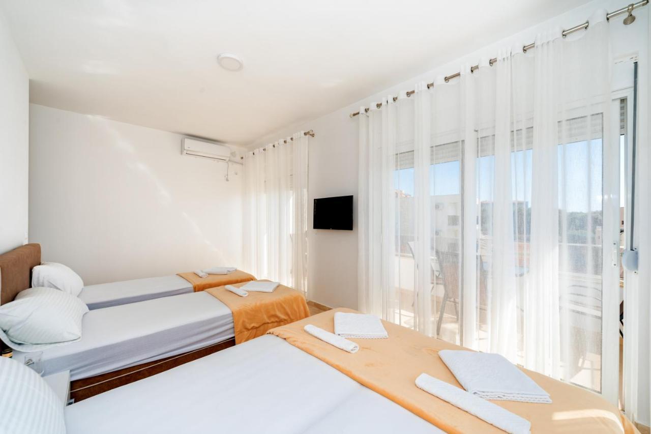 Apartment Harasta Lux *